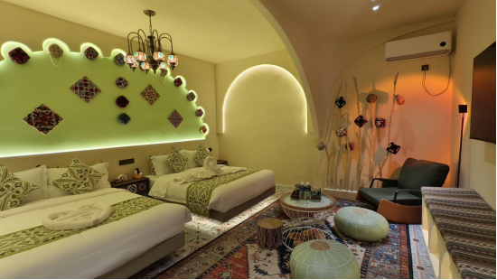 “心愛的朵帕”手工花帽主題房，游客能更深入地感受非遺文化?？κ彩腥诿襟w中心記者 董曉 攝