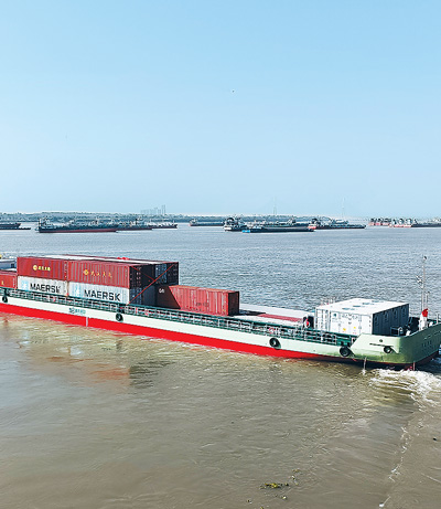 “華航新能1”輪。長江航務管理局供圖