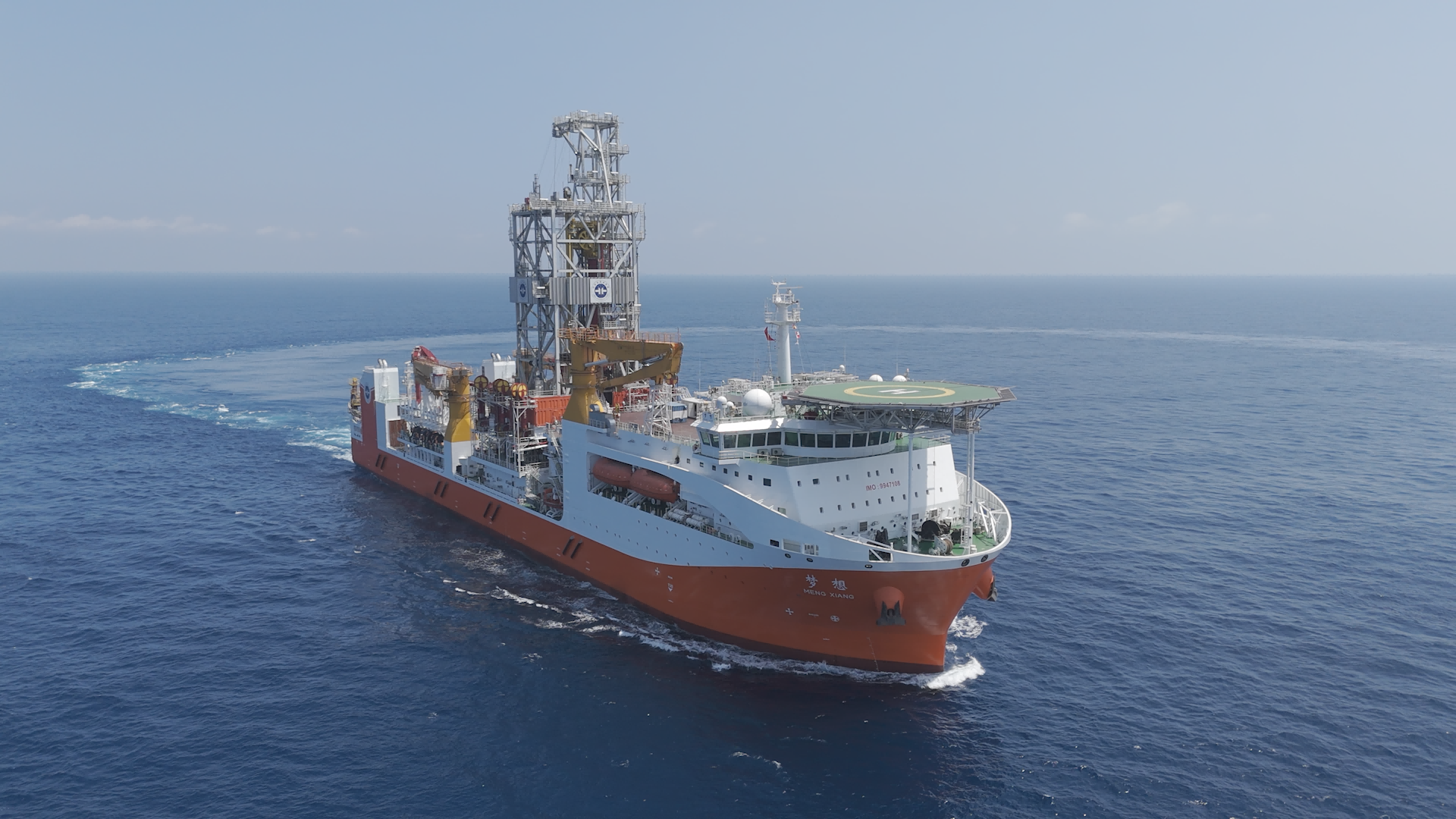 “夢想”號大洋鉆探船在海上航行。受訪者供圖