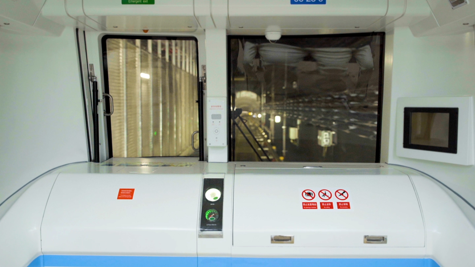 青島地鐵6號線全程沒有駕駛員的身影。受訪者供圖