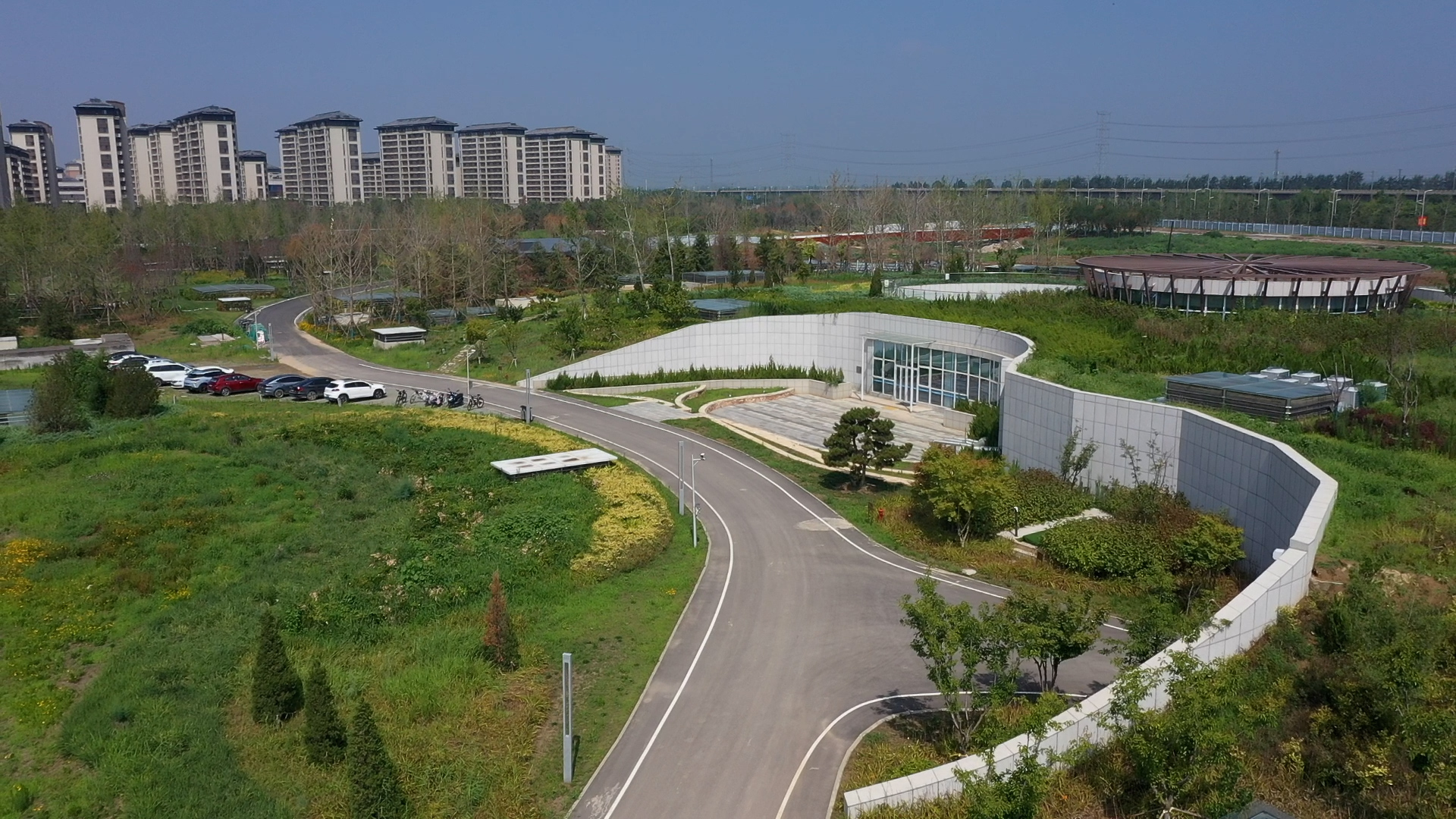 圖為“花園式”全地下再生水廠景觀。受訪者供圖