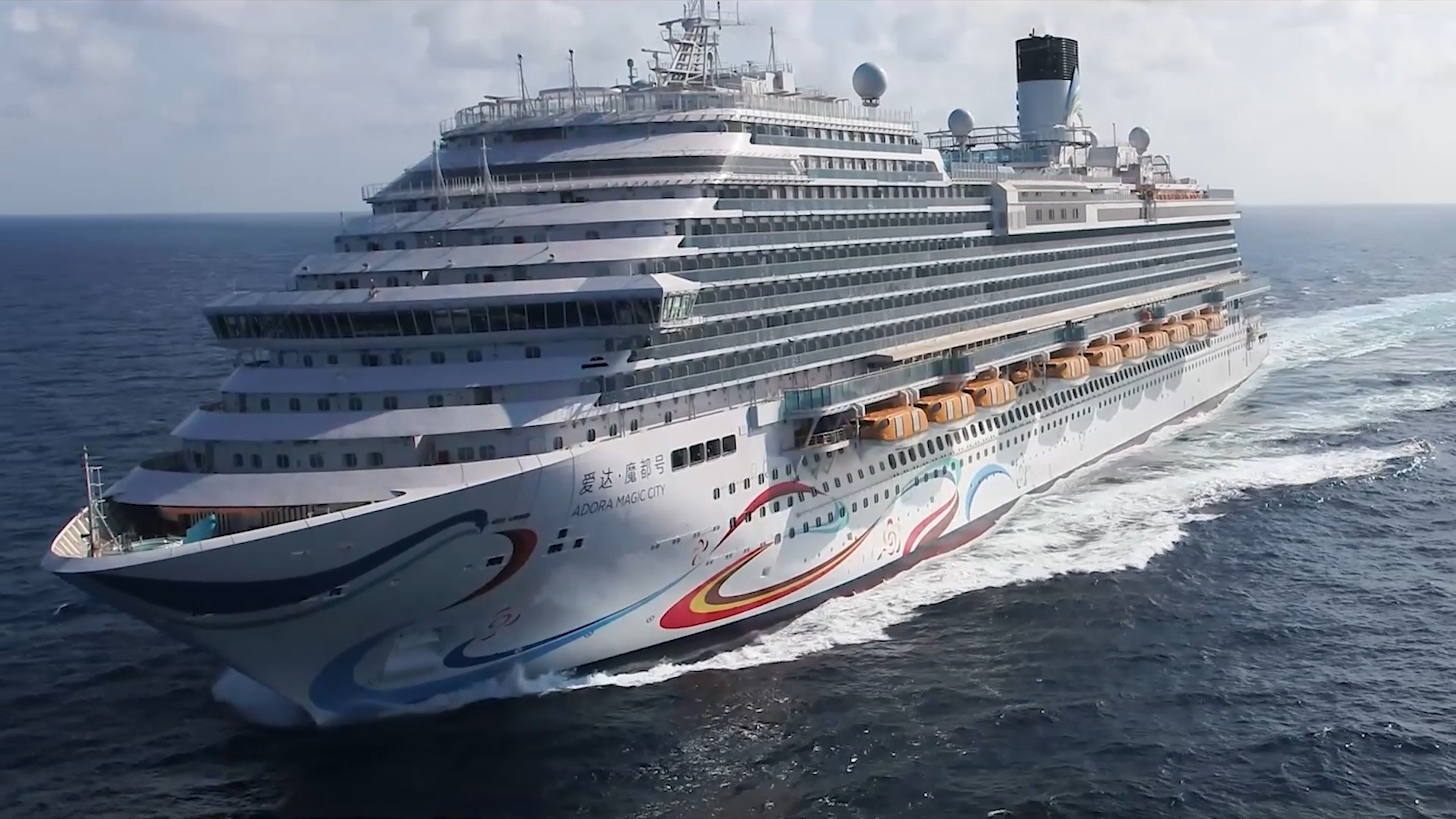 國產大郵輪在海上航行。受訪者供圖
