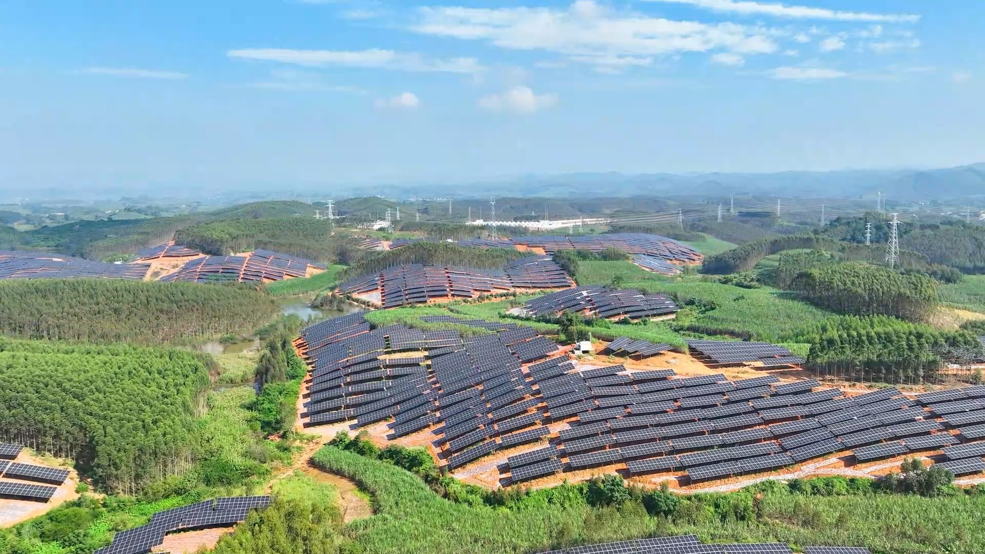 圖為板崇光伏項目現場。受訪者供圖