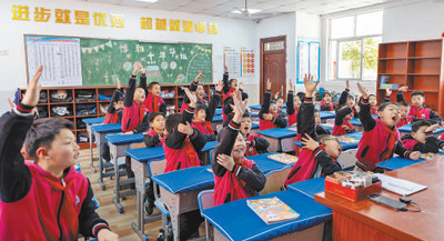 博雅學校AI課堂上，學生踴躍參與。