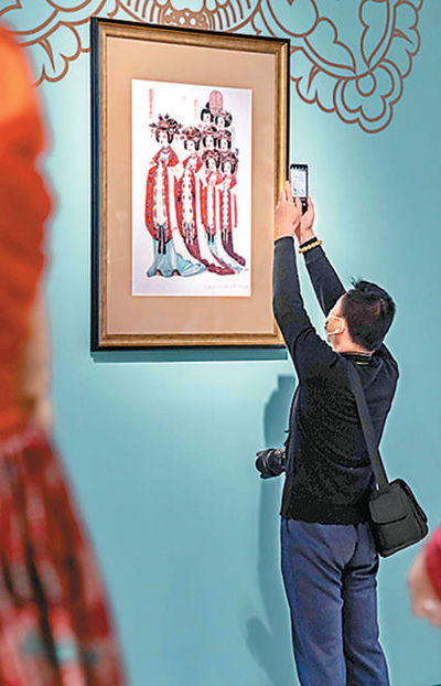 觀眾觀看展出作品。   主辦方供圖