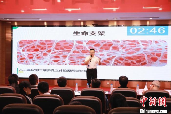   4月26日，2025年“洪科杯”南昌市科普講解大賽成年組決賽在南昌科技廣場舉行。南昌市科技局 供圖