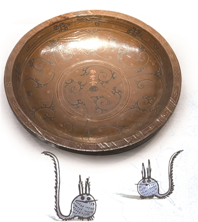 君幸食”貍貓紋漆食盤與其中的貍貓紋樣。 湖南博物院供圖