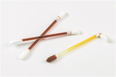 圖為碘伏消毒棉棒。