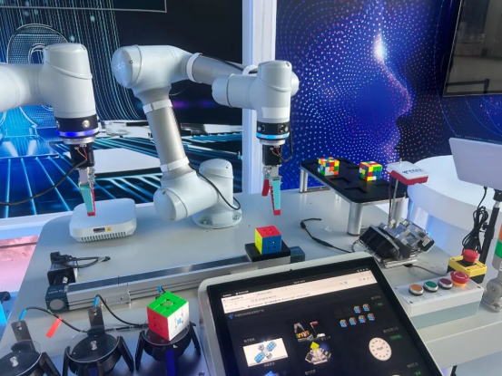 中國電信研究院以個性化魔方的生產為例，向觀眾展示了未來6G網絡如何賦能智慧工廠