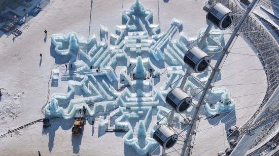 哈爾濱冰雪大世界建設現場。新華社發