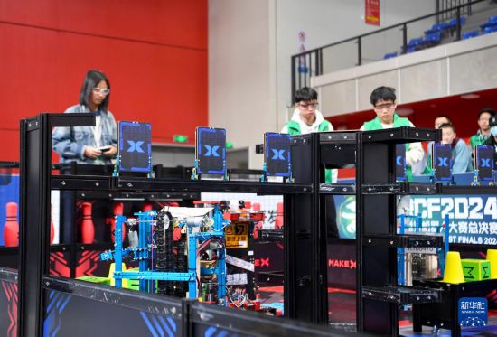 1月16日，參賽選手在比賽中。新華社記者 郝源 攝