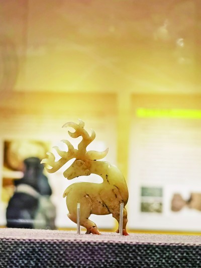  山東滕州前掌大西周遺址出土的玉鹿。本報記者 李韻攝/光明圖片