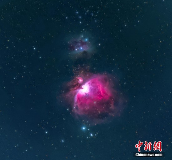 近日，黑龍江省大慶市杜爾伯特蒙古族自治縣巴彥查干鄉，在璀璨星空中，獵戶座大星云與巴納德環交相輝映。圖/CNSphoto 池世永 攝