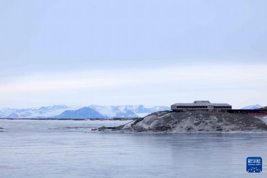 4月8日拍攝的南極秦嶺站。新華社記者 黃韜銘 攝