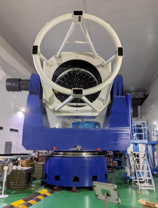 這是建造中的“2.5米大視場高分辨率太陽望遠鏡”本體。（南京大學供圖）