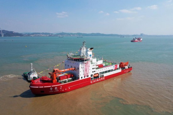 2024年11月1日，“雪龍”號和“雪龍2”號船從廣州南沙國際郵輪母港碼頭出發（無人機照片）。