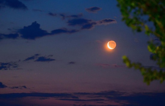 2025年6月23日，在黑龍江黑河市五大連池市二龍山農場拍攝的月伴昴星團。（錢泊羽 攝）