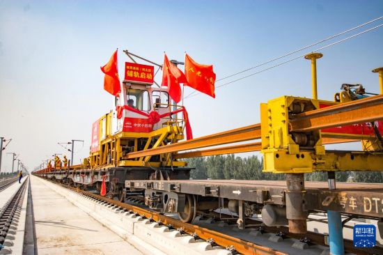 9月1日，工作人員在河北省河間市施工。     新華社發（袁瑞宇 攝）