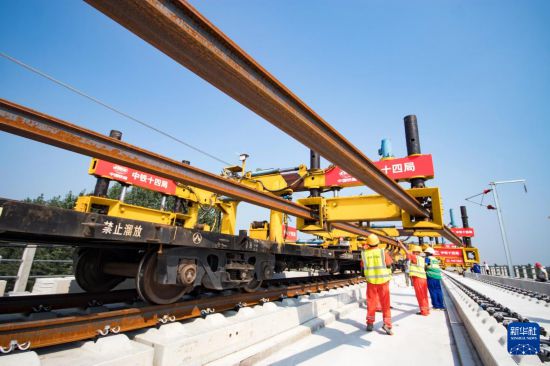 9月1日，工作人員在河北省河間市施工。新華社發（袁瑞宇 攝）