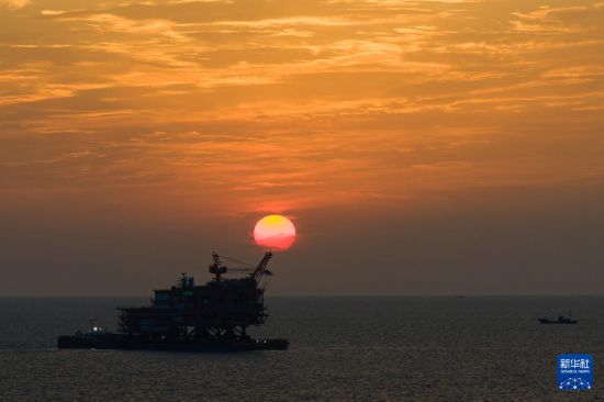 這是9月7日在渤海海域拍攝的墾利6-1油田10-1北區塊Ⅱ期開發項目油氣平臺（無人機照片）。  新華社發（杜鵬輝攝）