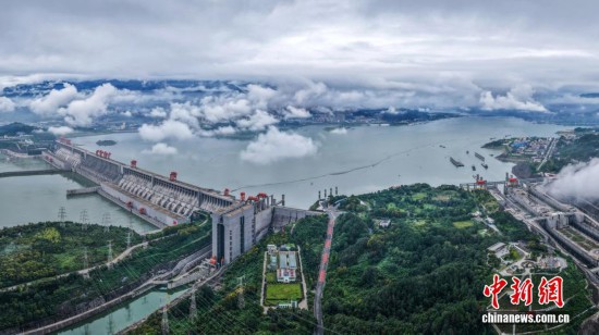圖為9月11日，航拍三峽大壩及通航建筑物。（無人機照片）