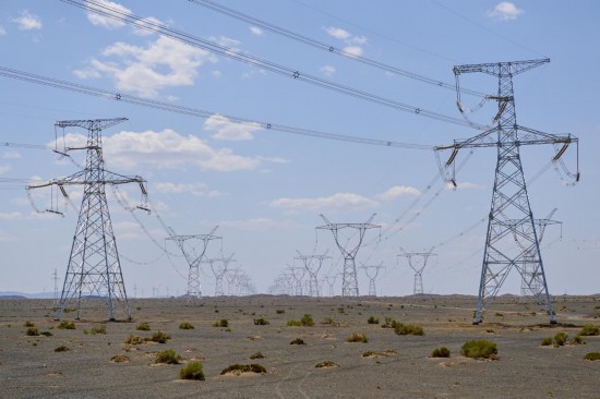 哈密—重慶±800千伏特高壓直流輸電工程配套線路（6月10日攝，無人機照片）。新華社記者 丁磊 攝