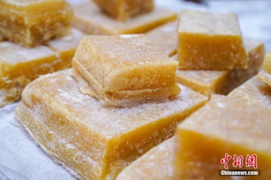 資料圖：黑龍江哈爾濱，凍豆腐分成小塊售賣。趙宇航 攝