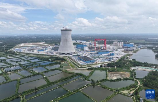 這是9月17日拍攝的國家電投廣東廉江核電項目施工現場（無人機照片）。新華社記者 鄧華 攝