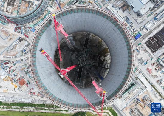 這是9月17日拍攝的國家電投廣東廉江核電項目冷卻塔（無人機照片）。新華社記者 鄧華 攝