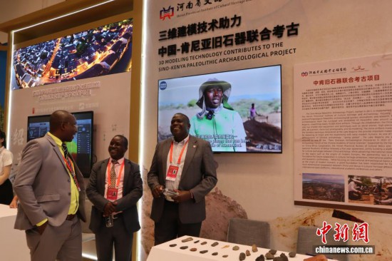  圖為來自肯尼亞的參會者正在交流。中新社記者 李一璠 攝