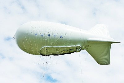 “極目一號”浮空艇在升空。新華社記者 金立旺攝