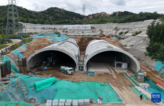  青島市李滄區建設中的唐山路隧道（9月22日攝，無人機照片）。