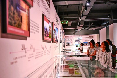 游客參觀長春歷史文化博物館。新華社記者 張楠攝