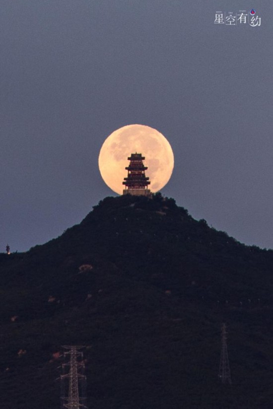 2023年9月29日，在北京門頭溝區拍攝的中秋月。（王冰 攝）