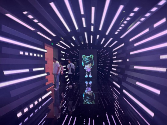 上博“了不起的老祖宗”以VR秀表達文物保護主題。新華社記者孫麗萍 攝