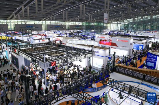 10月15日拍攝的2025灣區半導體產業生態博覽會現場。新華社記者 毛思倩 攝