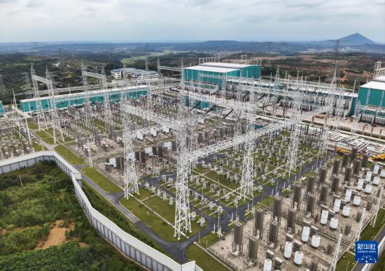 這是10月20日拍攝的古泉換流站（無人機照片）。     新華社發（鄭賢列 攝）