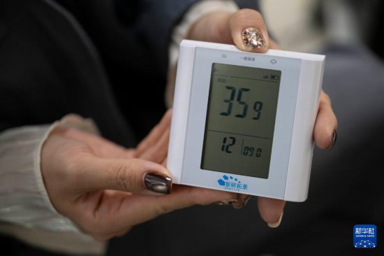   這是10月20日拍攝的居民家中的“一鍵報修”設備。       新華社記者 張濤 攝