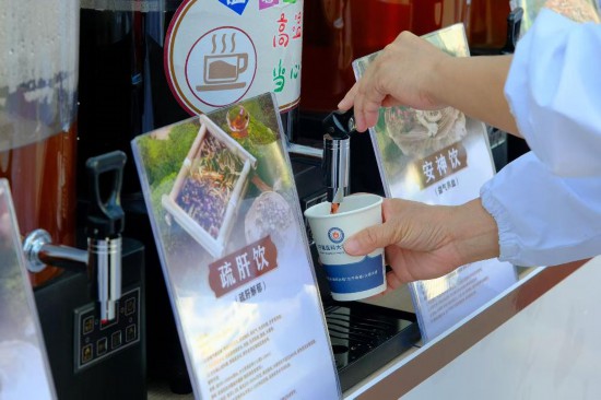 寧夏醫科大學總醫院開展免費中醫藥茶飲試飲活動。（受訪者供圖）