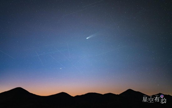 10月19日傍晚，在四川稻城拍攝的萊蒙彗星。（戴建峰 攝）