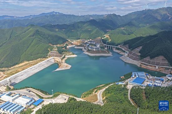 這是10月25日拍攝的南寧抽水蓄能電站庫區（無人機照片）。     新華社記者 周華 攝