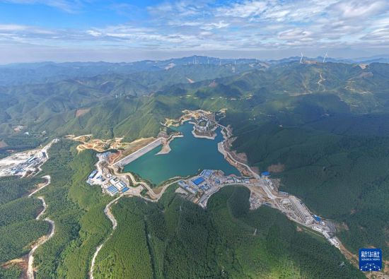 這是10月25日拍攝的南寧抽水蓄能電站庫區（無人機照片）。     新華社記者 周華 攝