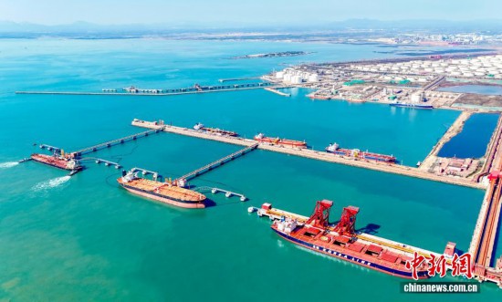 圖為俯瞰該碼頭所在港區。（無人機照片）